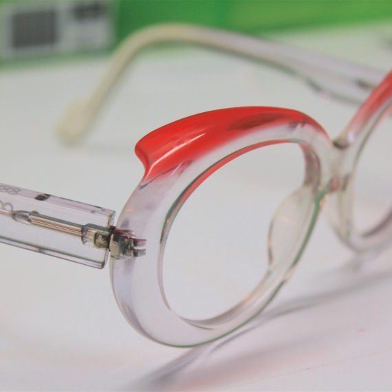 Montage de verres solaires sur de veritables lunettes Courreges vintage faites par Alain Mikli. Atelier de l Opticien