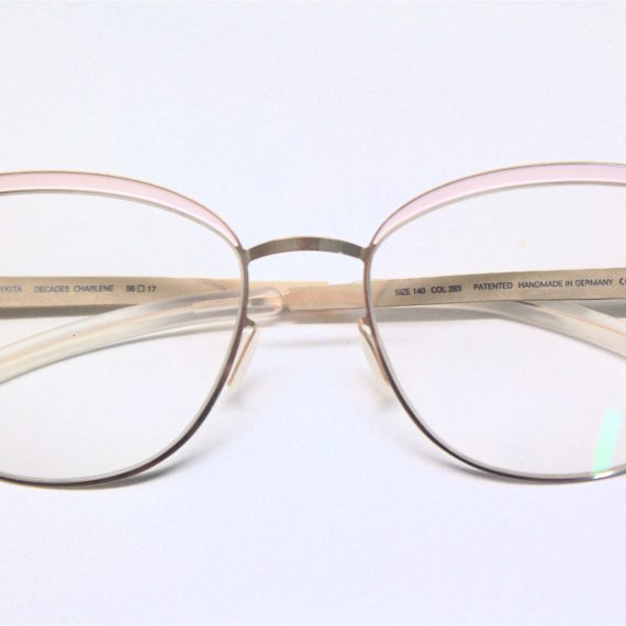 Montage de lunettes Mykita pour femme. Magnifique mélange de charme rétro et de technicité.