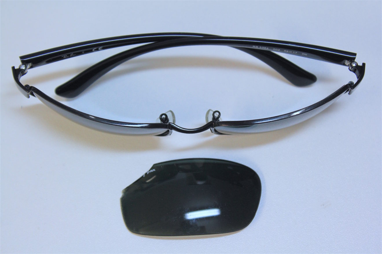 Changement de verre cassé sur monture Ray Ban solaire. Atelier de l