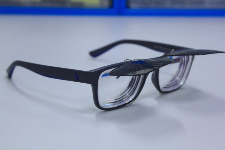 Montage de verres de forte correction myope, avec un clip solaire polarisant surmesure