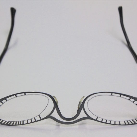 Différentes lunettes Théo asymétriques