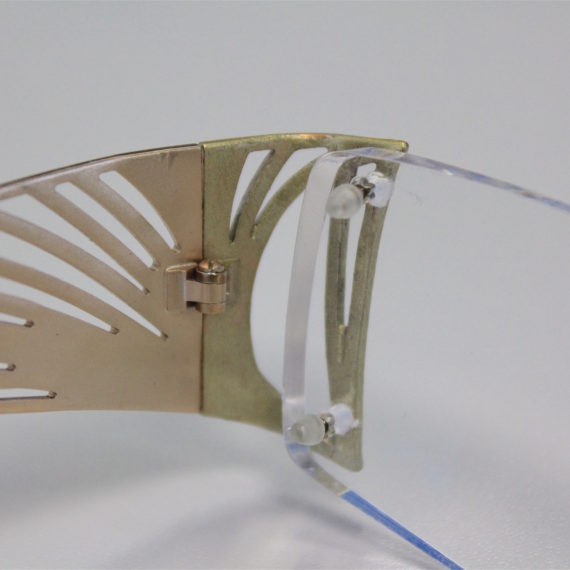 Réparation par brasure de tiges filetées pour fixer les verres percés ce qui évite de tout devoir remplacer (monture et verres).