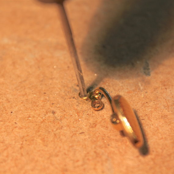 Verres épais sur lunettes Fred. Alésage des portes-plaquettes pour passer les tubes afin de conserver la visserie de face.